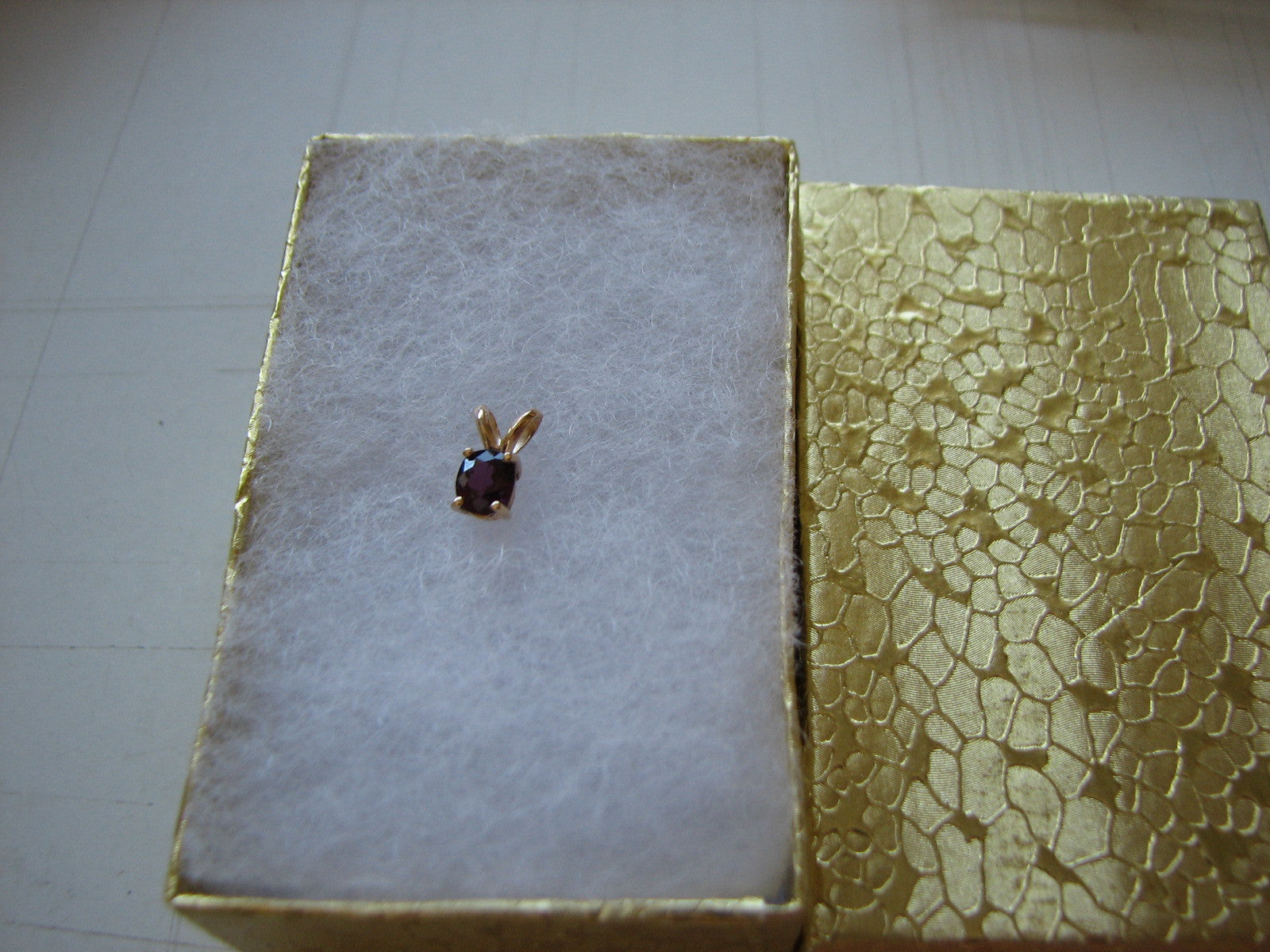 Ruby Solitaire Pendant 14kt Gold Basket Bale