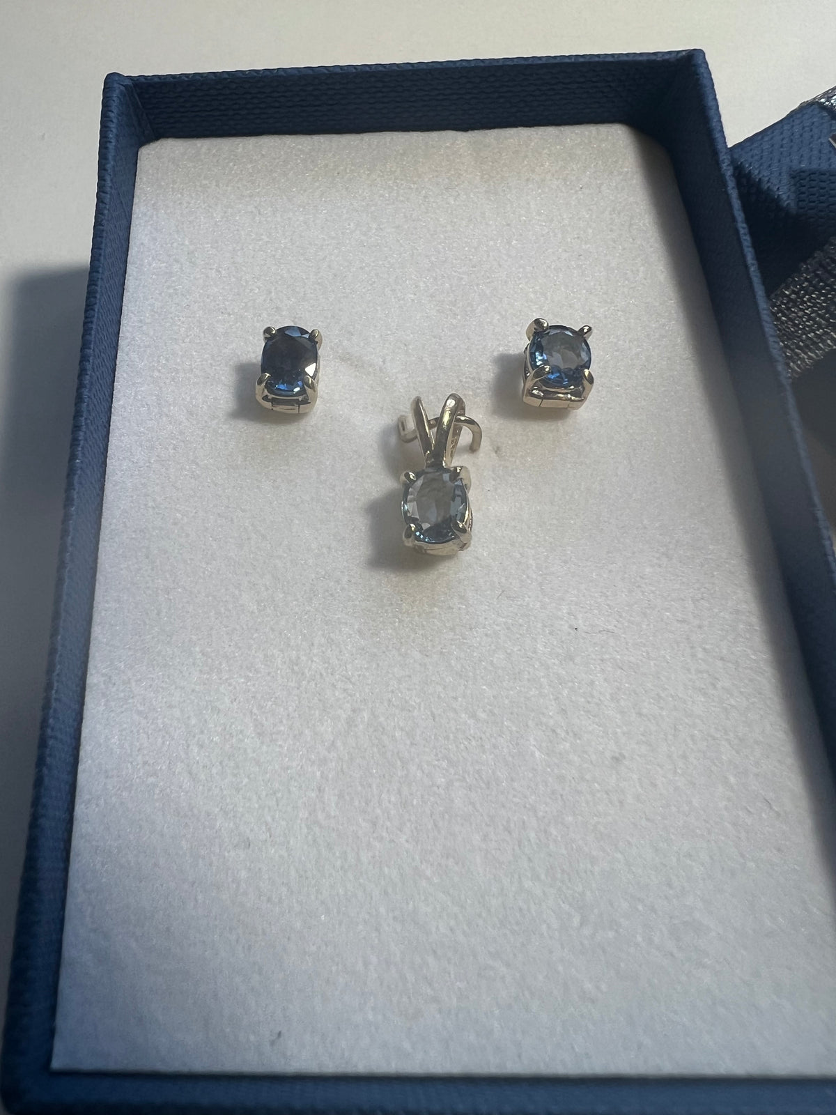 Yogo Montana Sapphire Pendant+Earring Trio 14kt Gold Cornflower Blue Amazing Color